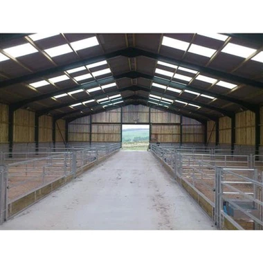 Schaapskooi met metalen frame